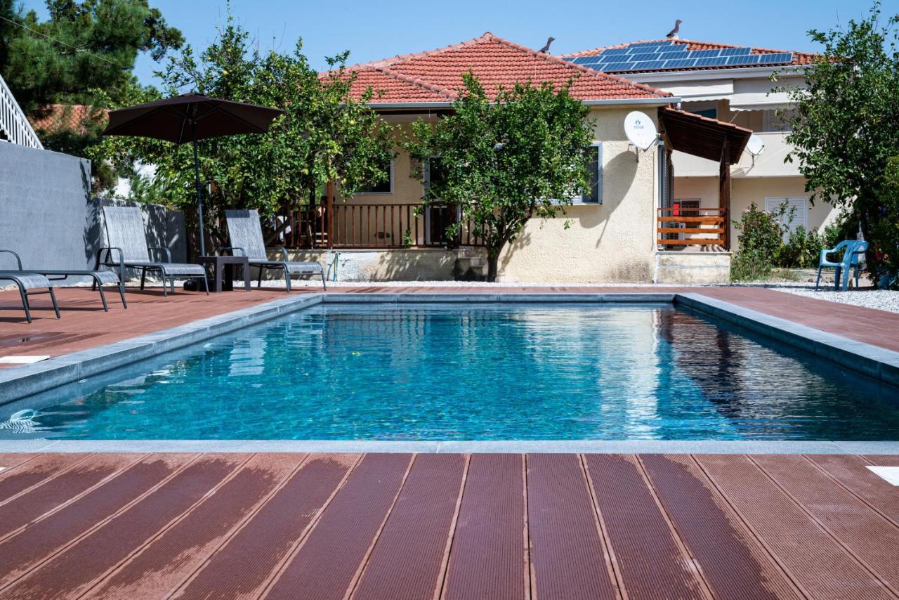 Elegant House By The Sea With Pool Βίλα Ακράτα Εξωτερικό φωτογραφία