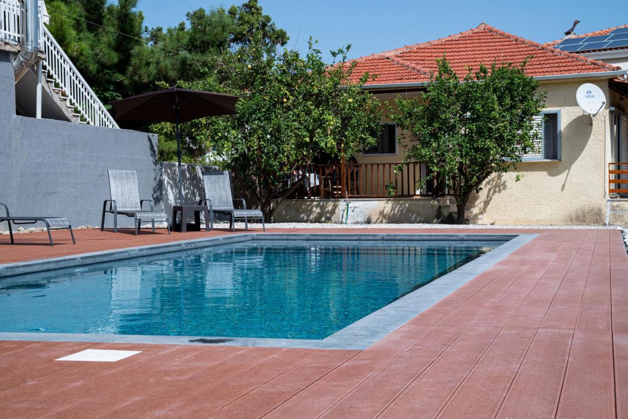 Elegant House By The Sea With Pool Βίλα Ακράτα Εξωτερικό φωτογραφία